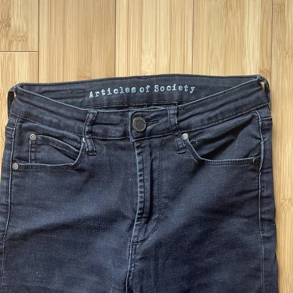 Stretchy black skinny jeans. - Picture 2 of 4